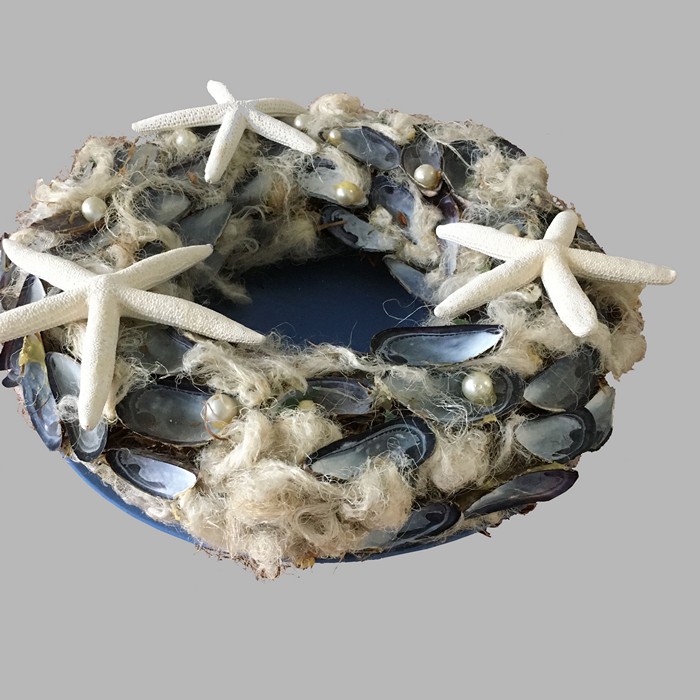 Wreath on a platter with mussel shells and starfish